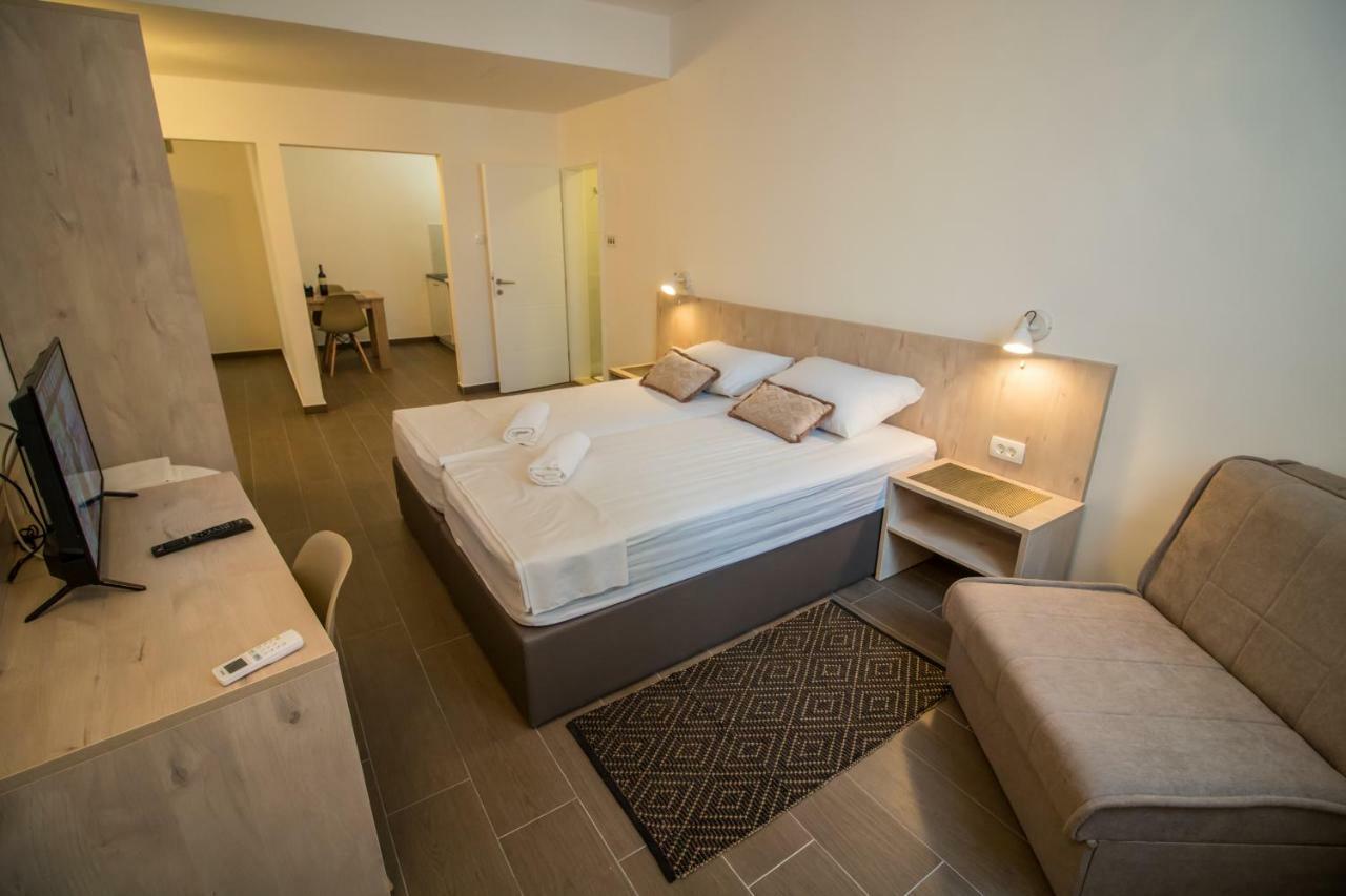 Ninas Apartments โมสตาร์ ภายนอก รูปภาพ