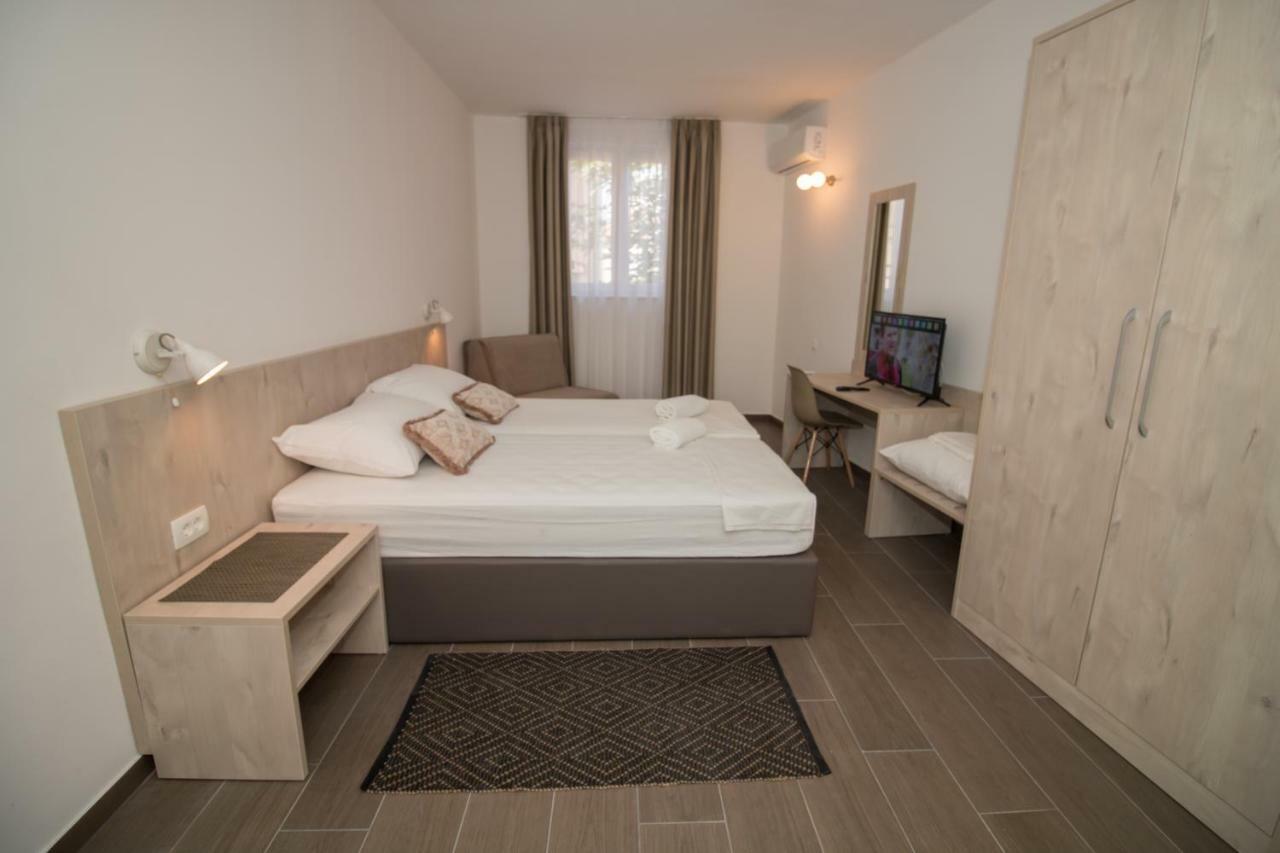 Ninas Apartments โมสตาร์ ภายนอก รูปภาพ